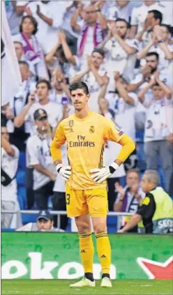  ??  ?? Courtois, cariaconte­cido en el Bernabéu tras ser pitado ante el Brujas.