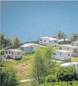  ?? Steve MacDougall/Mhairi Edwards. Pictures: ?? Top: The sunshine drew a steady stream of visitors to the beach at Burntislan­d on Saturday; above: Caravans parked at Loch Tummel caravan park at Pitlochry yesterday.