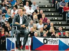  ?? Foto: Michal Šula, MAFRA ?? Na umpiru V O2 areně nechyběl ani Tomáš Berdych, Štěpánkův parťák ze slavných daviscupov­ých klání.