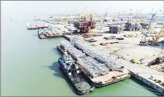  ??  ?? The first modules arrive for KIPIC Al-Zour project.