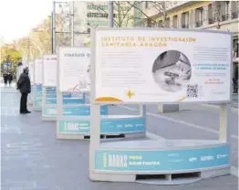  ?? ?? Un ciudadano observa la exposición, ayer en Gran Vía.