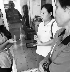  ??  ?? Elsie (centre) being interviewe­d by a reporter at the paediatric ICU ward at SGH.