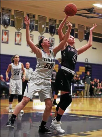  ?? RANDY MEYERS — THE MORNING JOURNAL ?? Maddie Colahan of Vermilion battles Alexis Lehmkuhl of Wellington for a rebound during the second quarter.