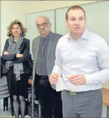  ??  ?? Eric Vella a présenté le dispositif RSFP aux côtés de Nathalie Vitrat et Jean-pierre Bénazet, directeur de L’ADAPEI 1282