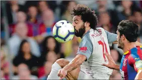  ?? KIRSTY WIGGLESWOR­TH/AP PHOTO ?? Liverpool’s Mohamed Salah, left, duels for the ball Monday with Crystal Palace’s James Tomkins during the English Premier League match at Selhurst Park stadium in London.
