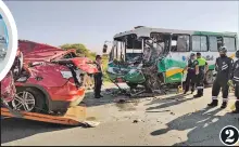  ?? Fotos: Joffre Lino / EXTRA ?? 1. El dolor de Clara Panchana, esposa del conductor del bus de la cooperativ­a Verderiosa. Nabor tenía 50 años de experienci­a frente al volante. 2. Una niña de 6 años, que viajaba en el Hyundai, también falleció.