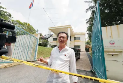  ?? AP ?? A N. Korean embassy staff asks police if they are allowed to leave as police puts a cordon at embassy in Kuala Lumpur.—