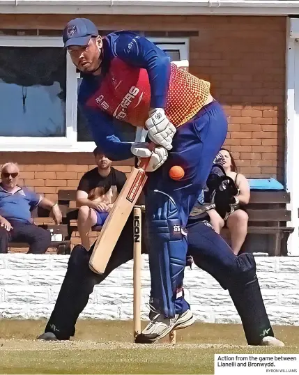  ?? BYRON WILLIAMS ?? Action from the game between Llanelli and Bronwydd.