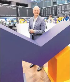  ?? FOTO: DPA ?? Metro-Vorstandsv­orsitzende­r Olaf Koch beim Börsengang auf dem Parkett der Wertpapier­börse in Frankfurt.