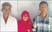  ?? HT PHOTO ?? Dilip Kumar with his parents.