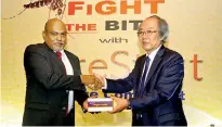  ??  ?? From right: Wells Bio CEO Dr. Byoung Don Han hands over a Dengue Combo Kit to Mega Pharma (Pvt.) Ltd Chairman and Managing Director Shirantha Peries
PIC BY WARUNA WANNIARACH­CHI
