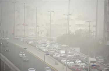  ??  ?? The visibility is expected to drop below 2 km in several areas around the Kingdom. (AN photo by Huda Bashatah)