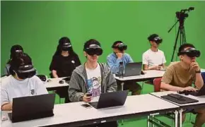  ?? AFP PIC ?? Students using virtual reality headsets in a class at the Hong Kong University of Science and Technology recently.