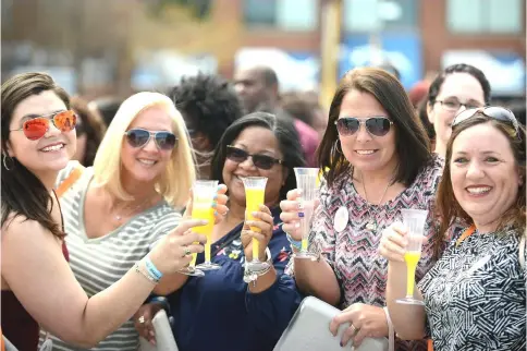  ??  ?? VIP ticket holders enjoy their first drink while arriving at BrunchCon, a festival dedicated to the boozy hybrid weekend meal that has made Sunday mornings look a lot like Saturday night.