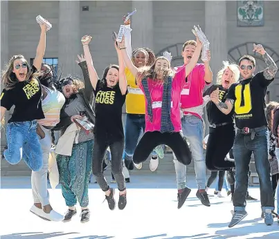  ?? Picture: Kim Cessford. ?? Warm welcome: Some Dundee University freshers and their greeters at a previous event in City Square.