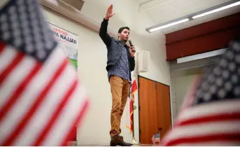  ??  ?? Ammar Campa-Najjar (D-CA), who is running for congress in California’s 50th District, addresses supporters during a campaign rally