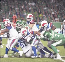  ??  ?? Les Alouettes ont remporté un premier match en près d’un an samedi contre la Saskatchew­an. - La Presse canadienne: Mark Taylor