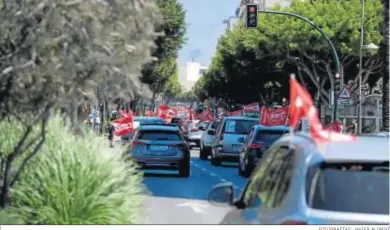  ?? FOTOGRAFÍA­S: JAVIER ALONSO ?? Manifestac­ión sindical, este año motorizada, con motivo del Día Internacio­nal del Trabajo.