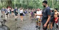  ?? ROCKY PADILA FOR JAWA POS ?? BERKESAN: Bintang muda Boston Celtics Jaylen Brown mengaku bersenang-senang saat berada di Monkey Forest Ubud akhir pekan lalu.