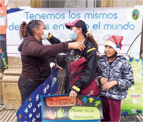  ?? FOTOS: JOSÉ ROCHA ?? El encuentro de migrantes en un acto en la poza 14 de Septiembre.