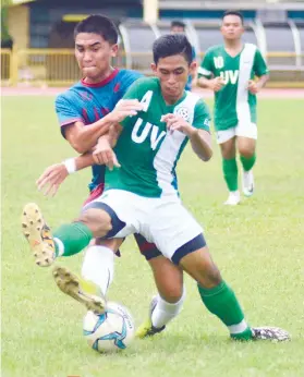  ?? SUNSTAR FOTO / AMPER CAMPAÑA ?? SHOCKED. The University of the Visayas Cebu shocks reigning title-holder USC, 1-0, in the college division.