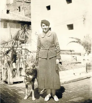  ?? ARCHIVO FAMILIAR MIRÓ MATIER ?? María Pilar Matier Albar en la terraza de su casa de Boggiero, 49-51. 1935.