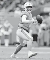  ?? AL DIAZ adiaz@miamiheral­d.com ?? The Dolphins have won four straight games against the Patriots, but each has come with Tua Tagovailoa starting.