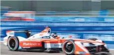  ?? FOTO: AFP ?? Nick Heidfeld in seinem Mahindra-Formel-E-Flitzer während des Rennens in Berlin.