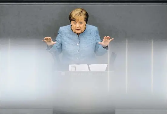  ?? TOBIAS SCHWARZ / AFP ?? La canciller Angela Merkel en un discurso sobre política presupuest­aria en el Bundestag el pasado 16 de mayo