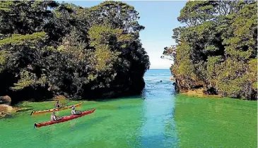  ?? ABELTASMAN.COM ?? The kayak trip weaves through hidden rivers.