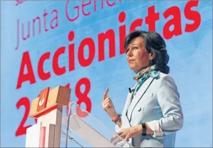  ?? / ESTEBAN COBO ?? La presidenta del Santander, Ana Botín, ayer durante la junta general celebrada en Santander.