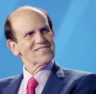  ??  ?? In debito A sinistra Mike Milken, 73 anni, il finanziere «re» dei junk bond. A destra Rudy Giuliani, ora legale del presidente Donald Trump