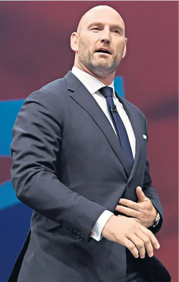  ??  ?? Lawrence Dallaglio was interviewe­d by police in 2019 but no further action was taken. Left, allegation­s in News of the World in 1999