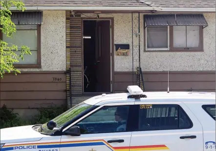  ?? JOE FRIES/Penticton Herald ?? An RCMP officer maintains scene security Wednesday morning outside the home at 1060 Government St., where a man was shot only hours earlier.