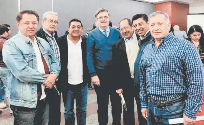  ?? ESPECIAL ?? Marcelo Ebrard reapareció en una reunión de Morena en la colonia Roma, que encabezó Leonel Godoy.