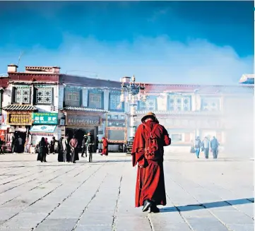  ??  ?? ROOM WITH A VIEW
in Lhasa, soak up the atmosphere of Barkhor Square from the vantage point of the Mandala Hotel