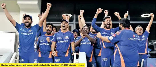  ?? Photos: IPL ?? Mumbai Indians players and support staff celebrate the franchise’s IPL 2020 triumph
