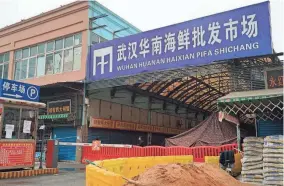  ?? DAKE KANG/AP FILE ?? Scientists have examined previously unavailabl­e genetic data from samples collected at the Huanan Seafood market in Wuhan, China.