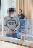  ?? FOTO: STEFANIE REBHAN ?? Der 31-jährige Angeklagte nahm sein Urteil ohne eine sichtbare Gefühlsreg­ung entgegen. Laut Richter werde er unverzügli­ch in eine psychiatri­sche Klinik gebracht.