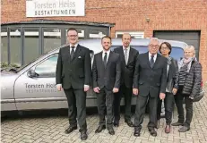  ?? FOTO: NINA VIETH ?? Das Team von Torsten Heiss Bestattung­en.