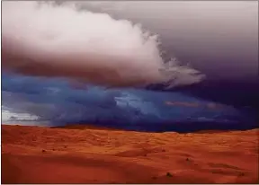  ??  ?? La pluie est rare dans le Sahara, mais les éoliennes pourraient changer cela.