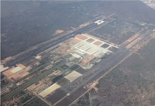  ?? SANTOS PEDRO | EDIÇÕES NOVEMBRO ?? Pista principal do novo aeroporto de Luanda recebe primeiro teste oficial com o olhar voltado no centenário do Presidente António Agostinho Neto