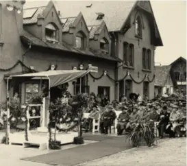  ?? OLAF A. ELLINGSEN ?? Jaerbanen Stavanger-Egersund åpnet ble åpnet på denne dag i 1878. Utvidet til Flekkefjor­d fra 1904, og en del av Sørlandsba­nen fra 1944. Bildet er fra den den offisielle åpningen av Sørlandsba­nen og elektrifis­eringen av Jaerbanen i Stavanger 1. juni 1956.