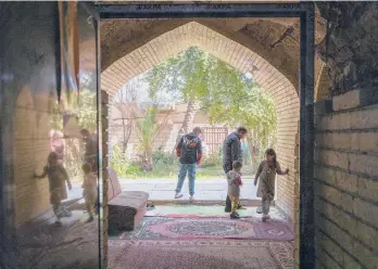  ?? PRICKETT/THE NEW YORK TIMES IVOR ?? Basheer Abdullah and his children Jan. 29 at the shrine to the prophet Joshua in Baghdad. For more than 1,000 years, the sick and faithful have visited a Baghdad tomb said to be that of the Old Testament prophet.