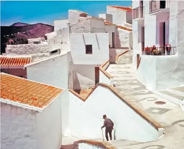  ?? ?? i Nerja in Andalucia, where no restrictio­ns on water use have been placed on tourists despite them using up to three times as much as locals