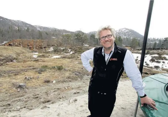  ?? ARKIVFOTO: TORE ØYVIND MOEN ?? ALENE: Stein Birger Johnsen er igjen eneeier i Rauland Invest etter at Telemark Forvaltnin­g har trukket seg ut etter salg av 77 tomter til seg selv for 258.000 kroner per stykk.