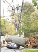  ?? Hearst Connecticu­t Media file photo ?? Crews from United Illuminati­ng worked to restore power on Howard Avenue in New Haven in 2017.