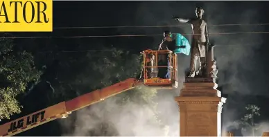  ?? GERALD HERBERT / THE ASSOCIATED PRESS ?? Workers prepare to take down the Jefferson Davis statue in New Orleans on Thursday.