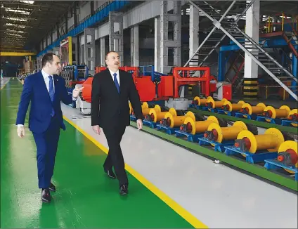  ??  ?? President Ilham Aliyev inaugurate­d "Oksigen" plant of the Baku Steel Company.