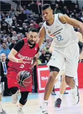  ?? FOTO: EFE ?? Marko Popovic intenta superar a Walter Tavares. El pívot caboverdia­no brilló